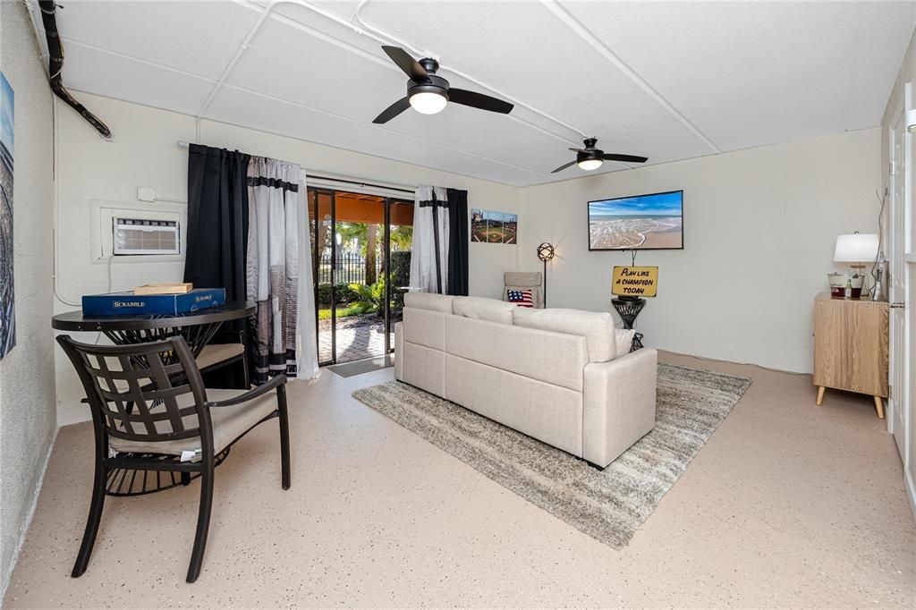 待售: $685,000 (2 贝兹, 2 浴室, 1750 平方英尺)