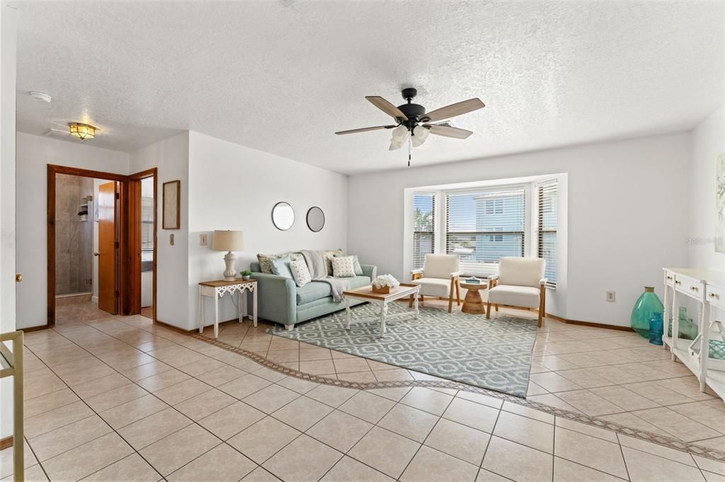 For Sale: $600,000 (3 beds, 2 baths, 1260 Square Feet)