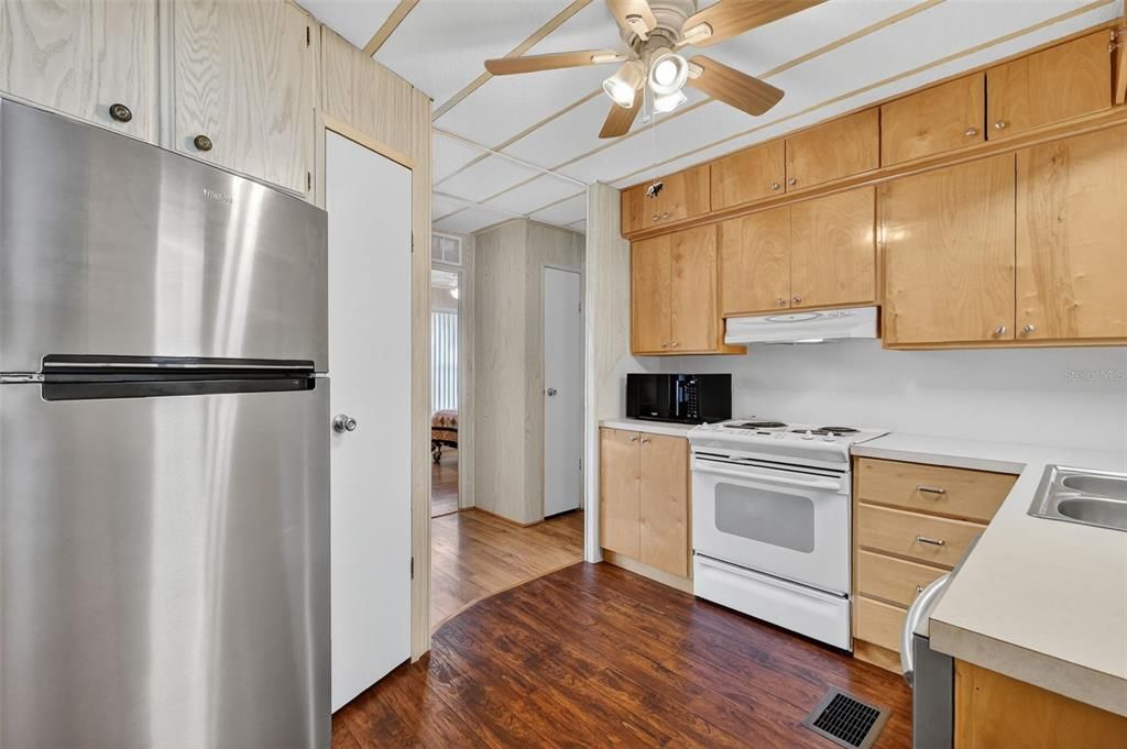 For Sale: $129,000 (2 beds, 2 baths, 1224 Square Feet)