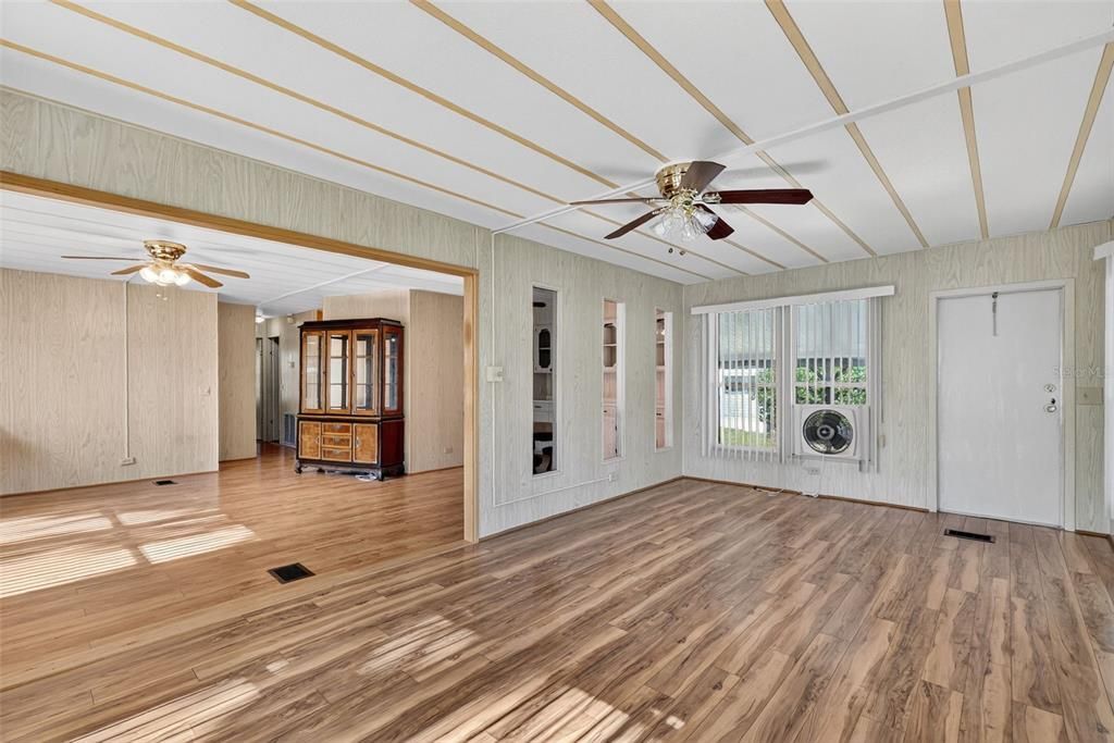 For Sale: $129,000 (2 beds, 2 baths, 1224 Square Feet)