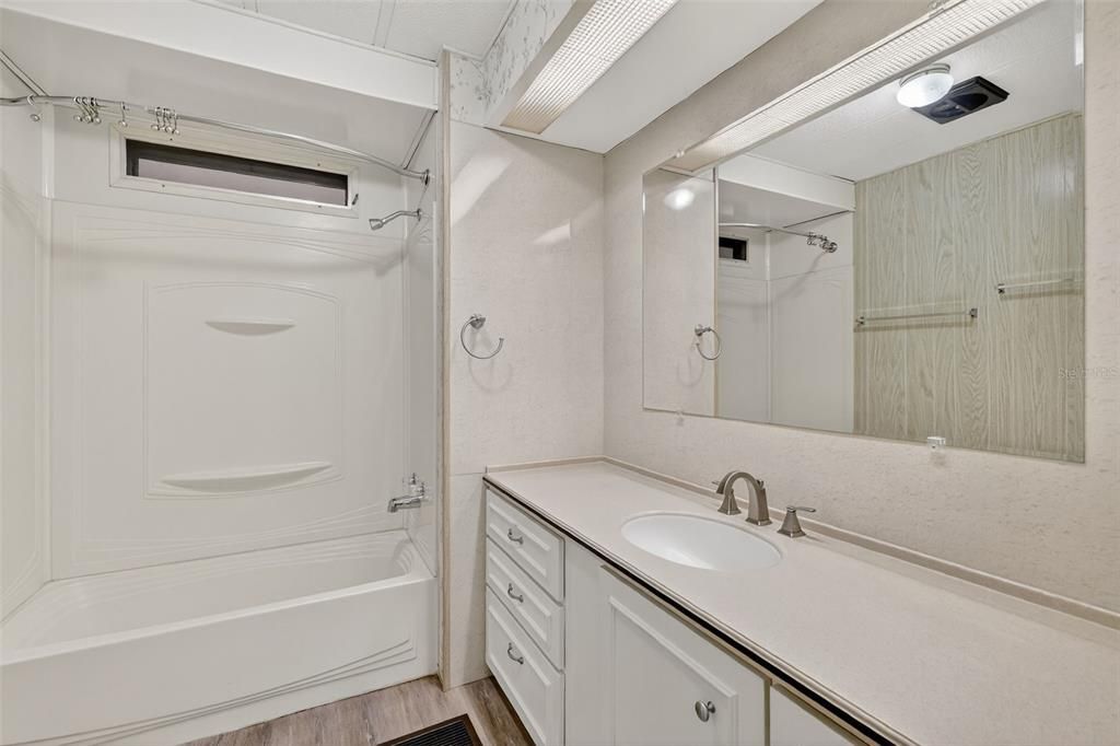 For Sale: $129,000 (2 beds, 2 baths, 1224 Square Feet)