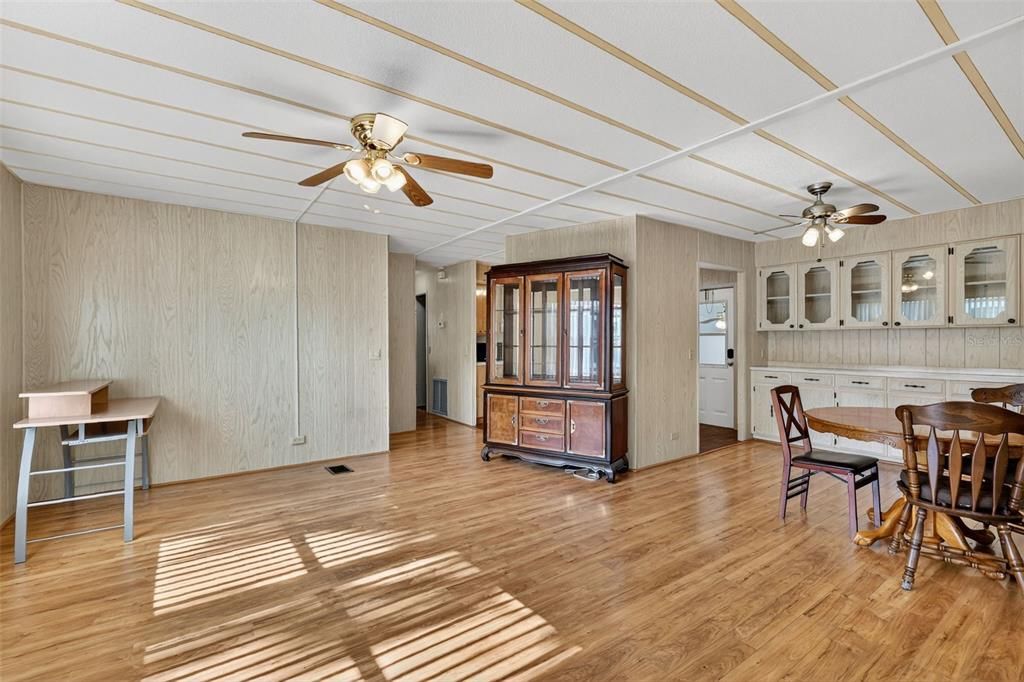 For Sale: $129,000 (2 beds, 2 baths, 1224 Square Feet)