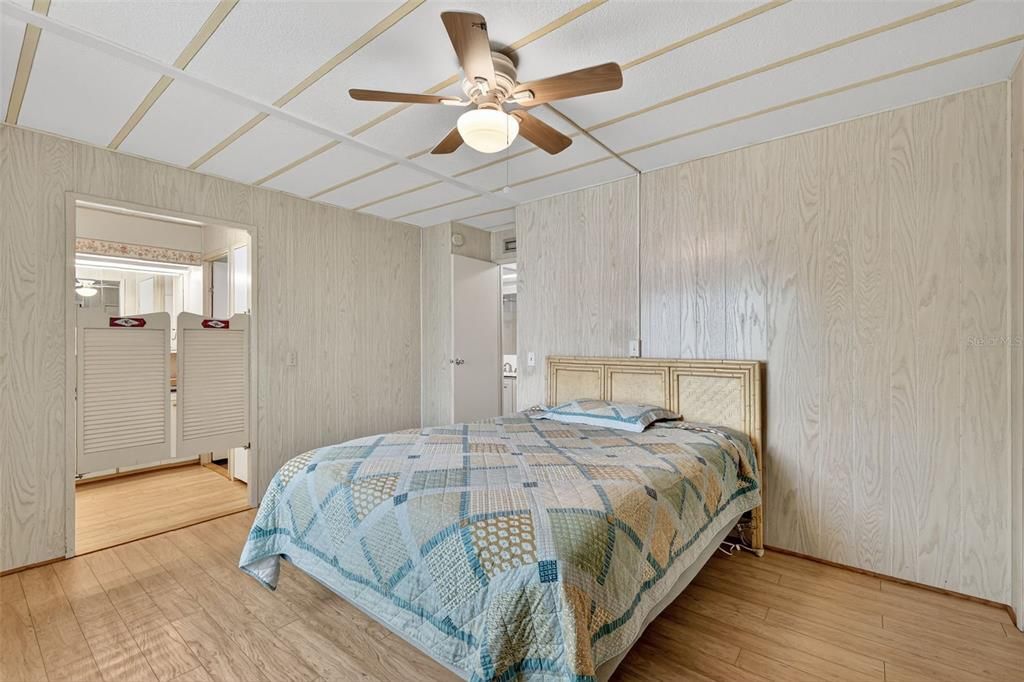 For Sale: $129,000 (2 beds, 2 baths, 1224 Square Feet)