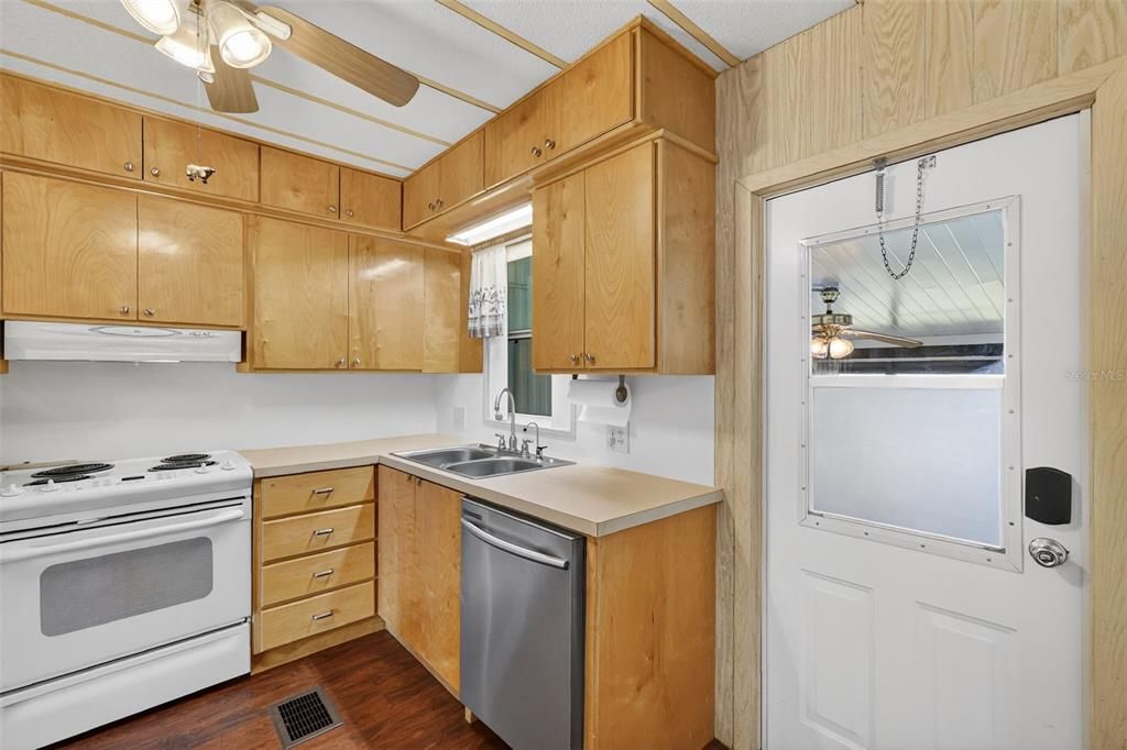 For Sale: $129,000 (2 beds, 2 baths, 1224 Square Feet)