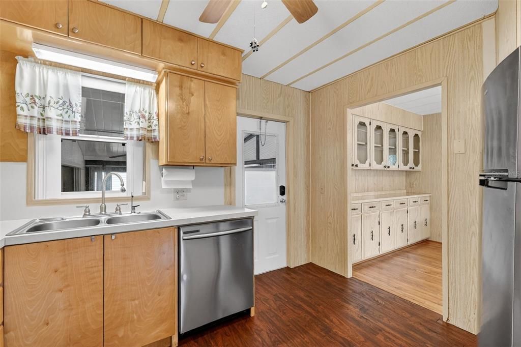 For Sale: $129,000 (2 beds, 2 baths, 1224 Square Feet)