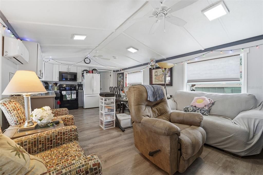 待售: $99,900 (2 贝兹, 1 浴室, 750 平方英尺)