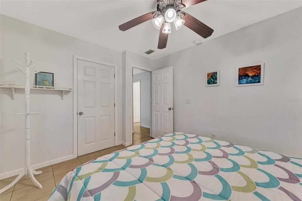 For Sale: $234,800 (2 beds, 2 baths, 912 Square Feet)