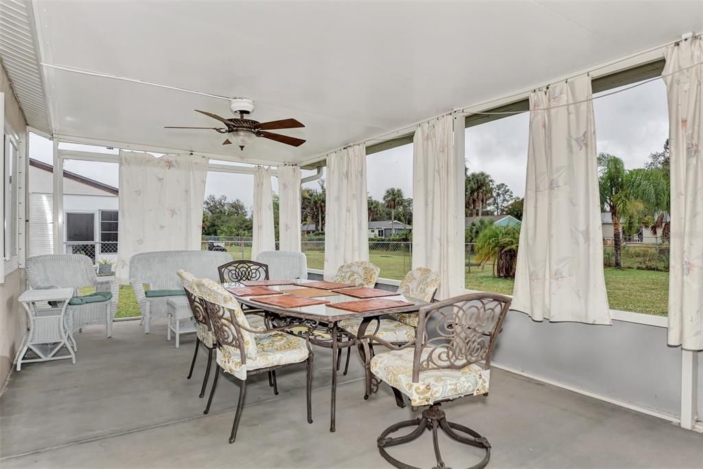 For Sale: $234,800 (2 beds, 2 baths, 912 Square Feet)