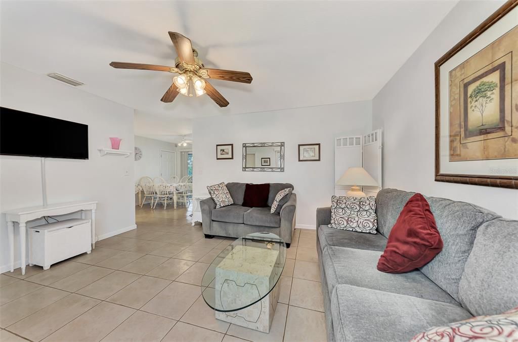 For Sale: $234,800 (2 beds, 2 baths, 912 Square Feet)