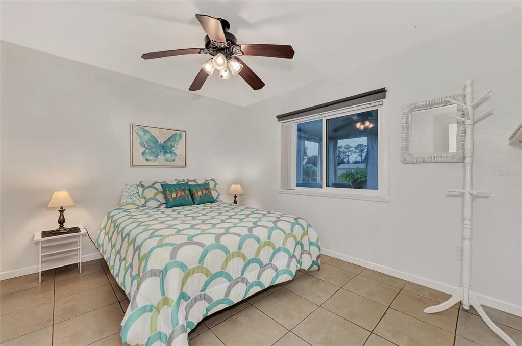 For Sale: $234,800 (2 beds, 2 baths, 912 Square Feet)
