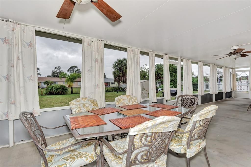 For Sale: $234,800 (2 beds, 2 baths, 912 Square Feet)