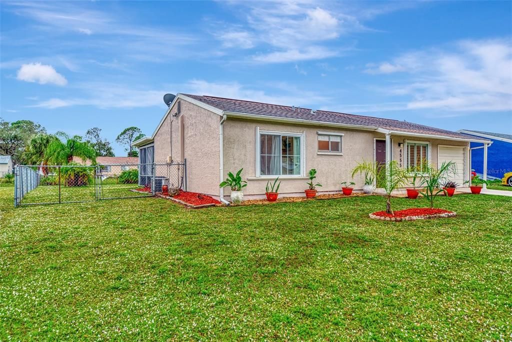 For Sale: $234,800 (2 beds, 2 baths, 912 Square Feet)