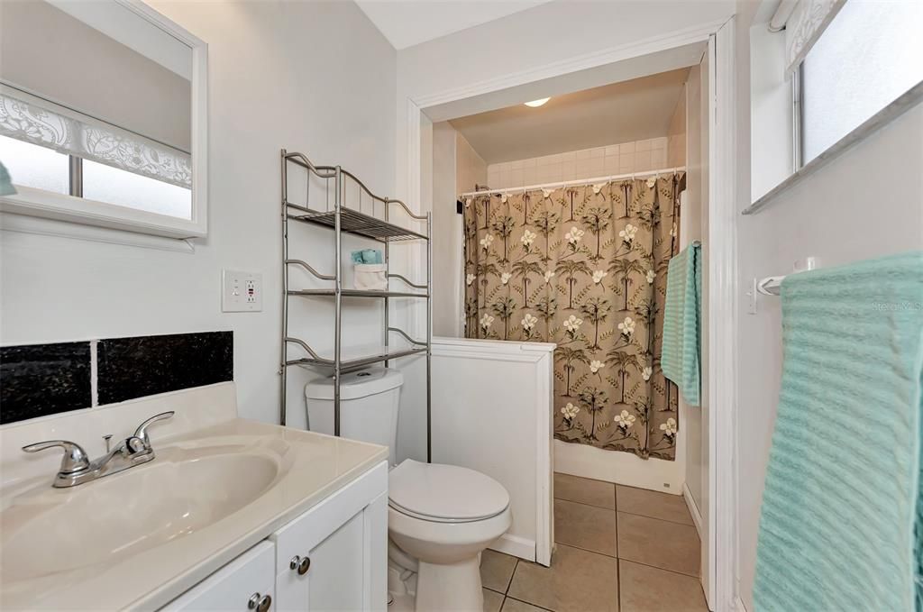 For Sale: $234,800 (2 beds, 2 baths, 912 Square Feet)