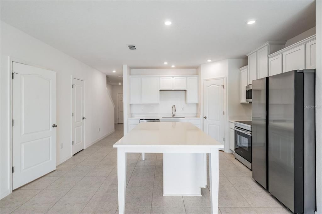 For Rent: $2,300 (3 beds, 2 baths, 1694 Square Feet)