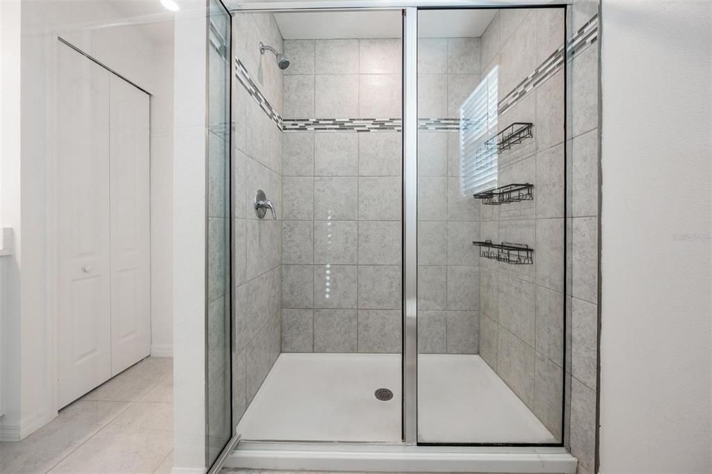 For Rent: $2,300 (3 beds, 2 baths, 1694 Square Feet)