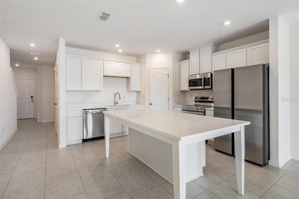 For Rent: $2,300 (3 beds, 2 baths, 1694 Square Feet)