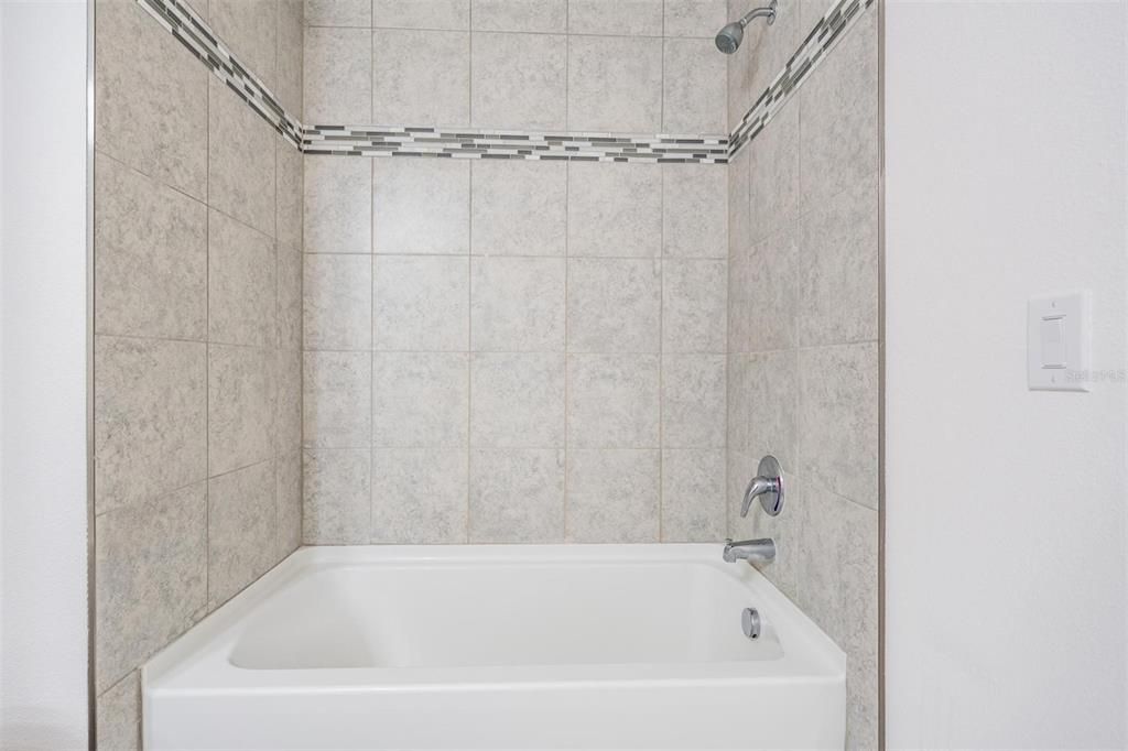 For Rent: $2,300 (3 beds, 2 baths, 1694 Square Feet)