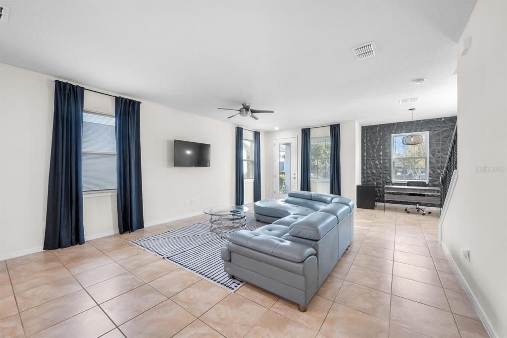 出租: $3,200 (3 贝兹, 2 浴室, 1712 平方英尺)