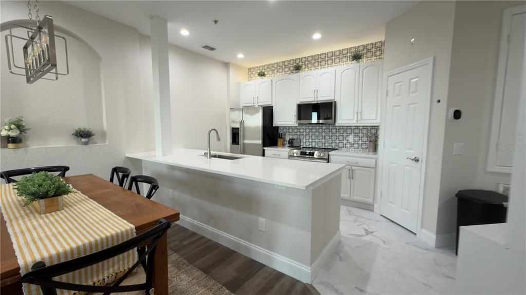 В аренду: $2,600 (3 спален, 2 ванн, 1247 Квадратных фут)