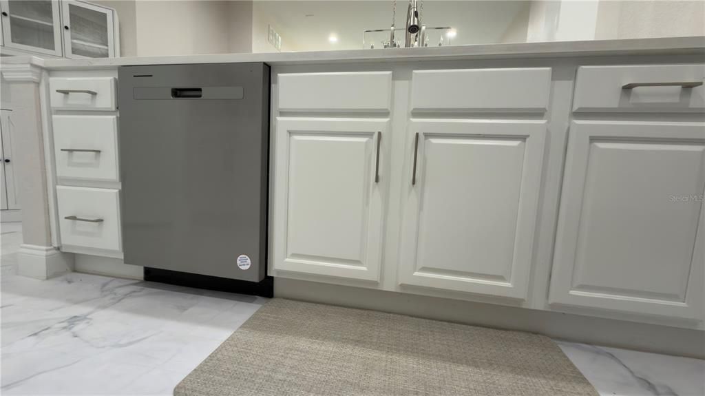 В аренду: $2,600 (3 спален, 2 ванн, 1247 Квадратных фут)