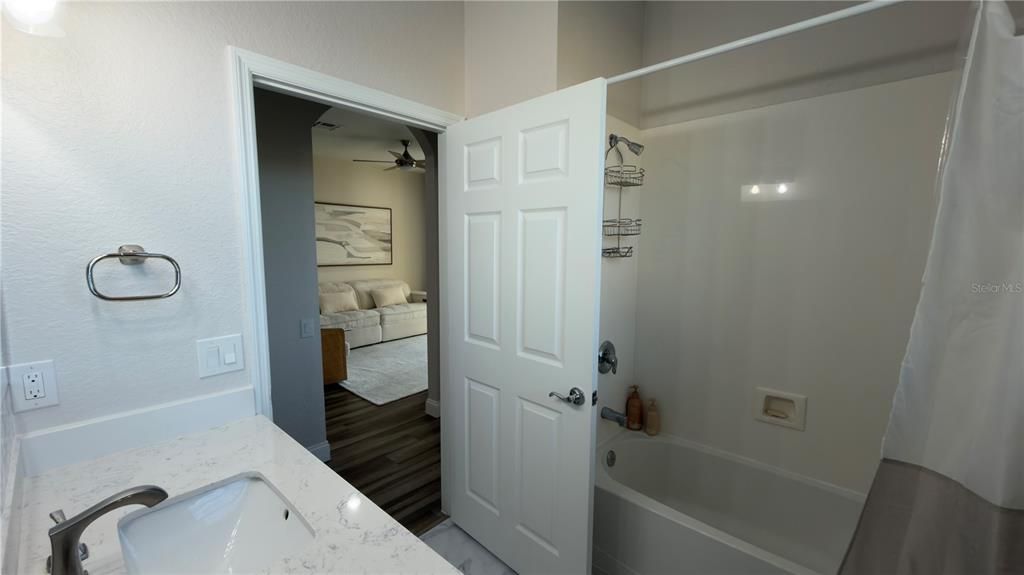 В аренду: $2,600 (3 спален, 2 ванн, 1247 Квадратных фут)