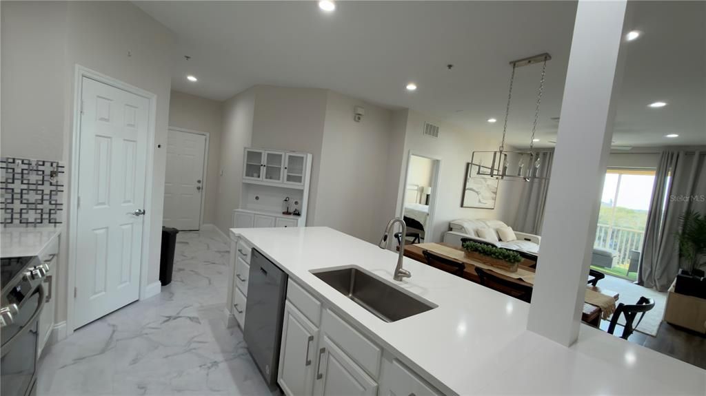 В аренду: $2,600 (3 спален, 2 ванн, 1247 Квадратных фут)