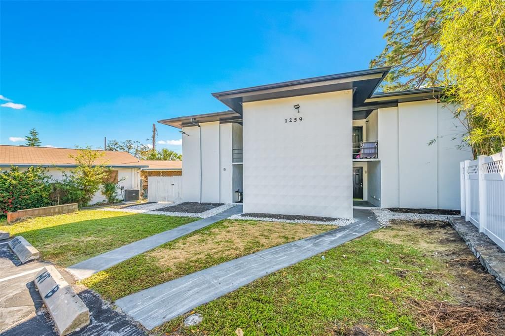 待售: $840,000 (10 贝兹, 0 浴室, 3278 平方英尺)