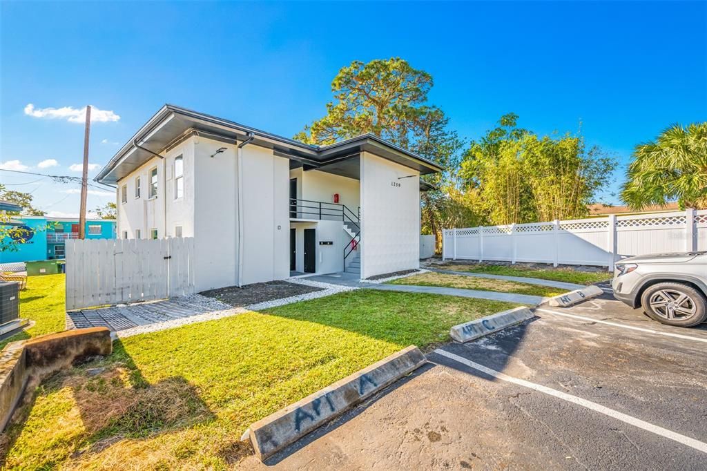 待售: $840,000 (10 贝兹, 0 浴室, 3278 平方英尺)