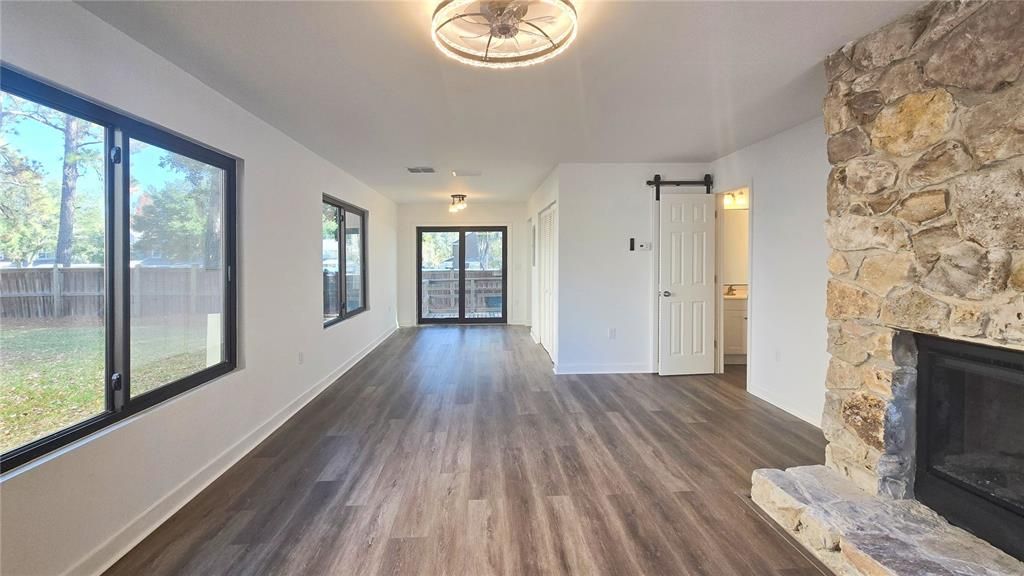 For Sale: $199,000 (2 beds, 2 baths, 1133 Square Feet)