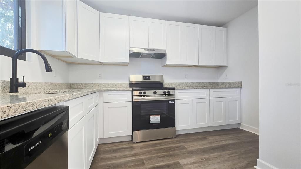 For Sale: $199,000 (2 beds, 2 baths, 1133 Square Feet)