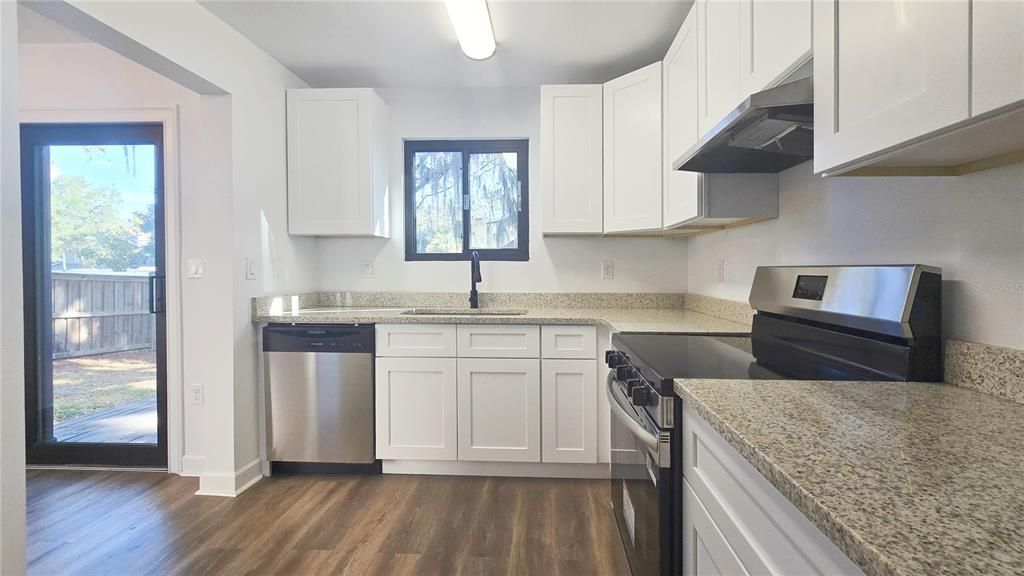 For Sale: $199,000 (2 beds, 2 baths, 1133 Square Feet)