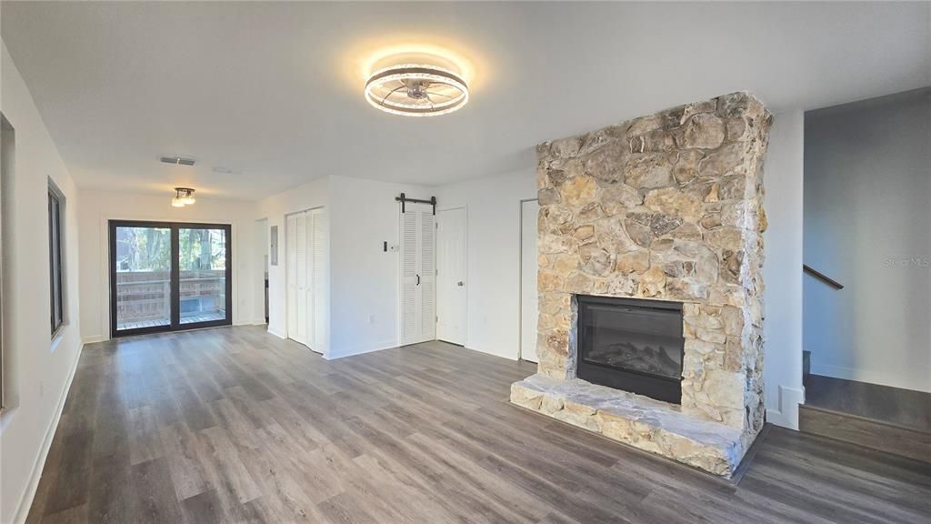 For Sale: $199,000 (2 beds, 2 baths, 1133 Square Feet)