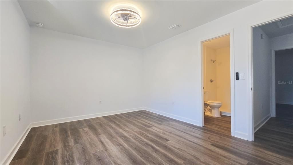 For Sale: $199,000 (2 beds, 2 baths, 1133 Square Feet)