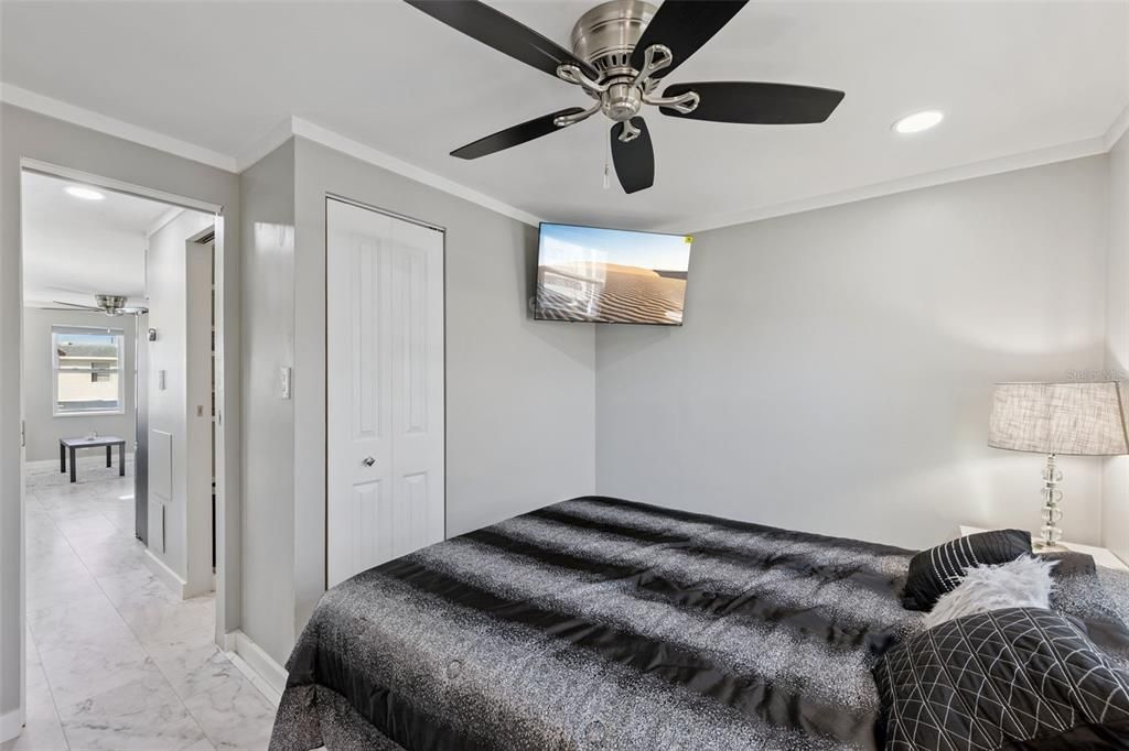 For Sale: $145,000 (1 beds, 1 baths, 678 Square Feet)