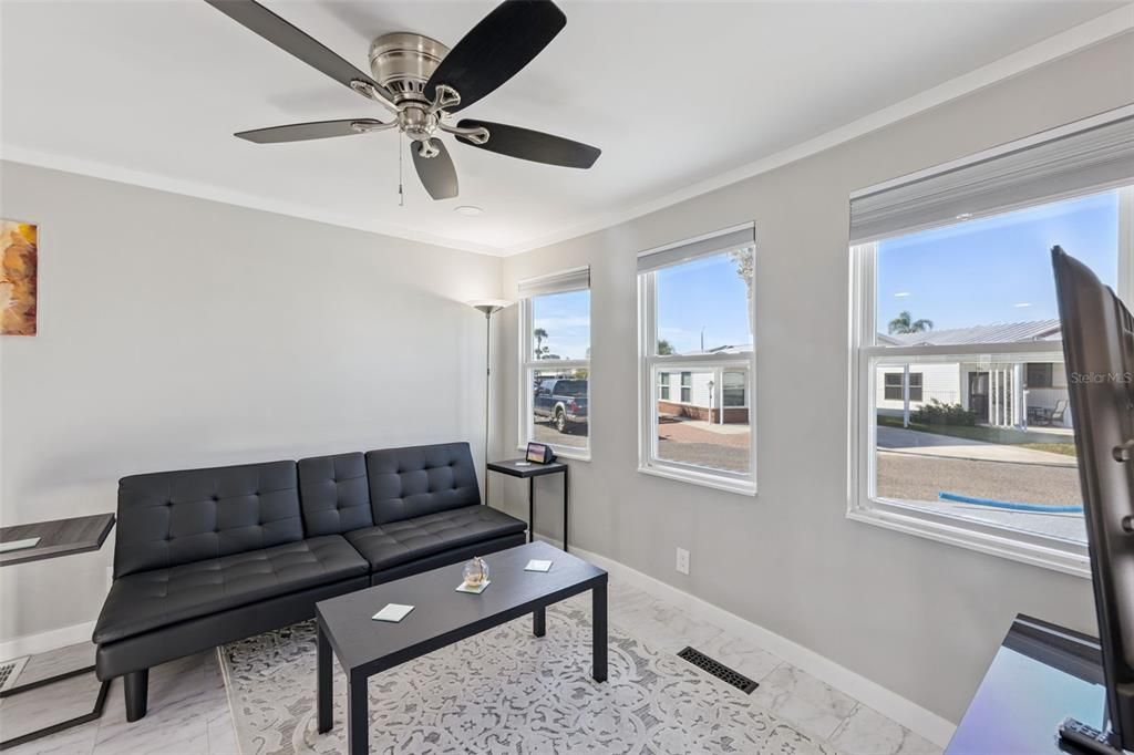 For Sale: $145,000 (1 beds, 1 baths, 678 Square Feet)