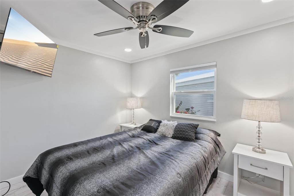 For Sale: $145,000 (1 beds, 1 baths, 678 Square Feet)