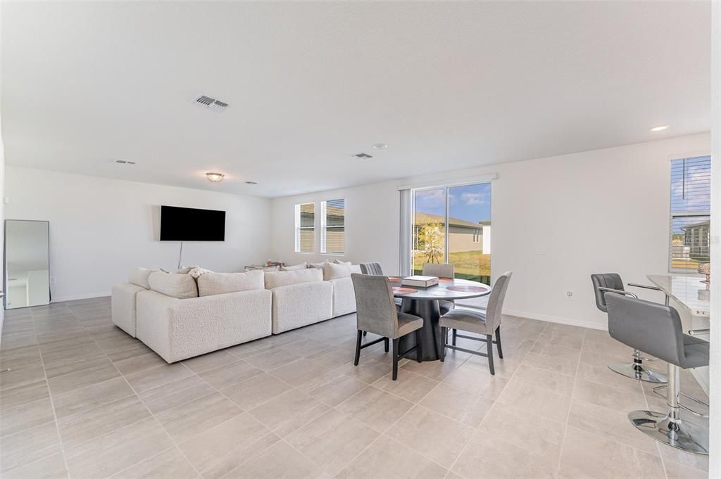 For Sale: $350,000 (4 beds, 3 baths, 2739 Square Feet)