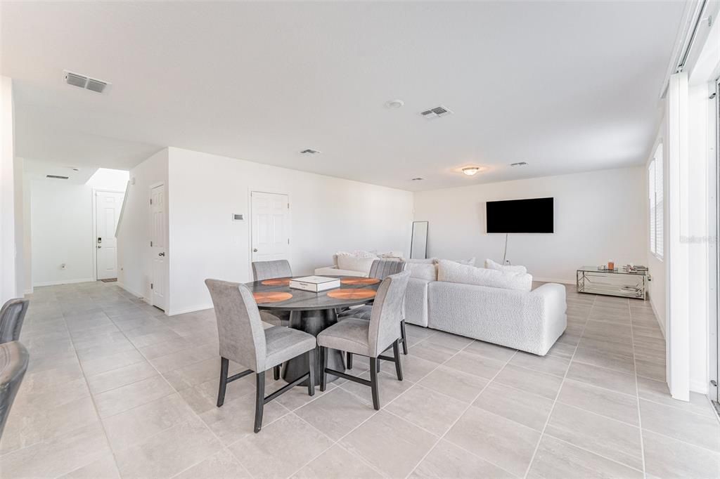 For Sale: $350,000 (4 beds, 3 baths, 2739 Square Feet)