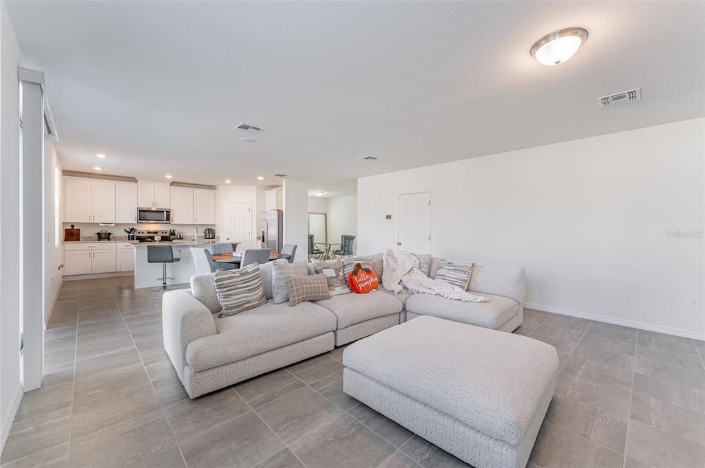 For Sale: $350,000 (4 beds, 3 baths, 2739 Square Feet)