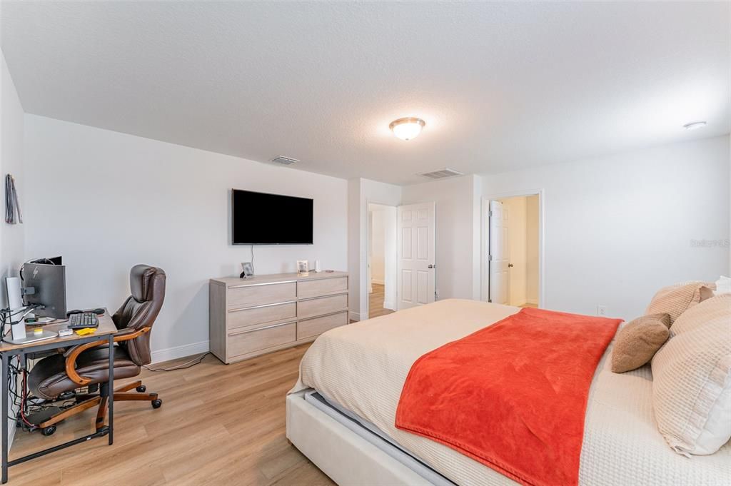 For Sale: $350,000 (4 beds, 3 baths, 2739 Square Feet)