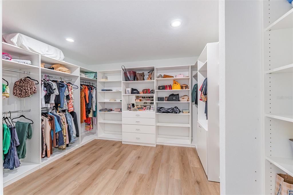 For Sale: $350,000 (4 beds, 3 baths, 2739 Square Feet)