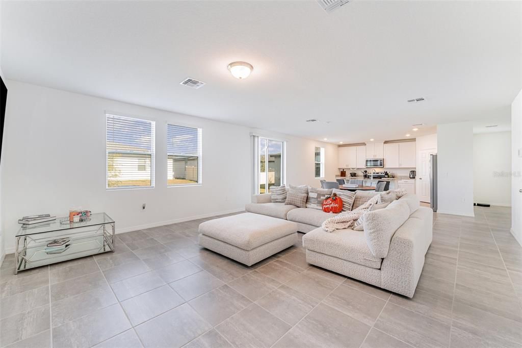 For Sale: $350,000 (4 beds, 3 baths, 2739 Square Feet)