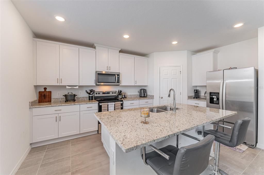 For Sale: $350,000 (4 beds, 3 baths, 2739 Square Feet)