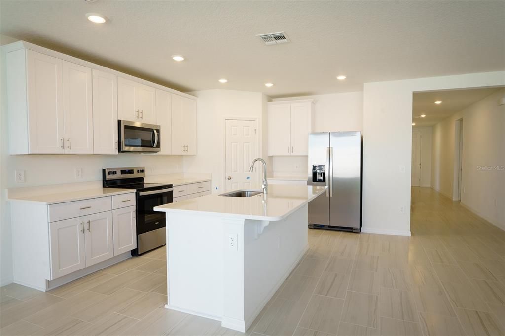 En Renta: $2,500 (4 camas, 3 baños, 1988 Pies cuadrados)