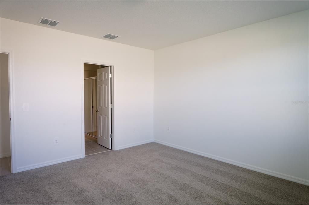 En Renta: $2,500 (4 camas, 3 baños, 1988 Pies cuadrados)