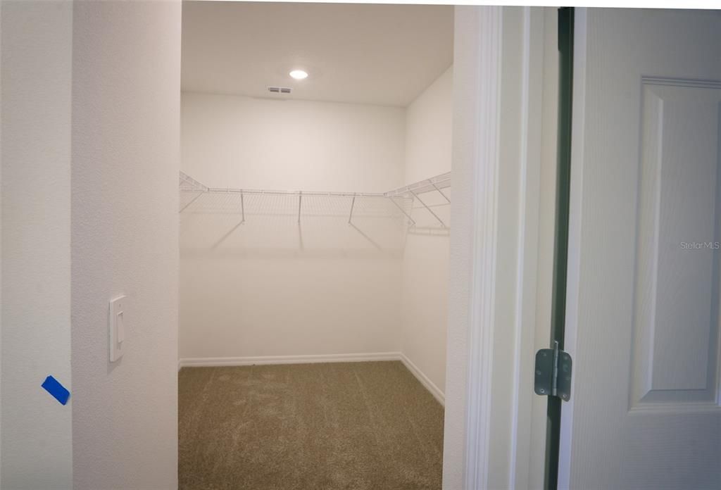 En Renta: $2,500 (4 camas, 3 baños, 1988 Pies cuadrados)