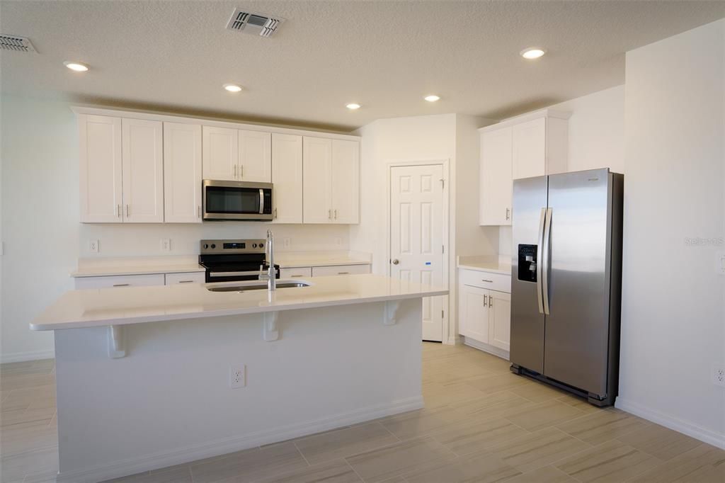 En Renta: $2,500 (4 camas, 3 baños, 1988 Pies cuadrados)