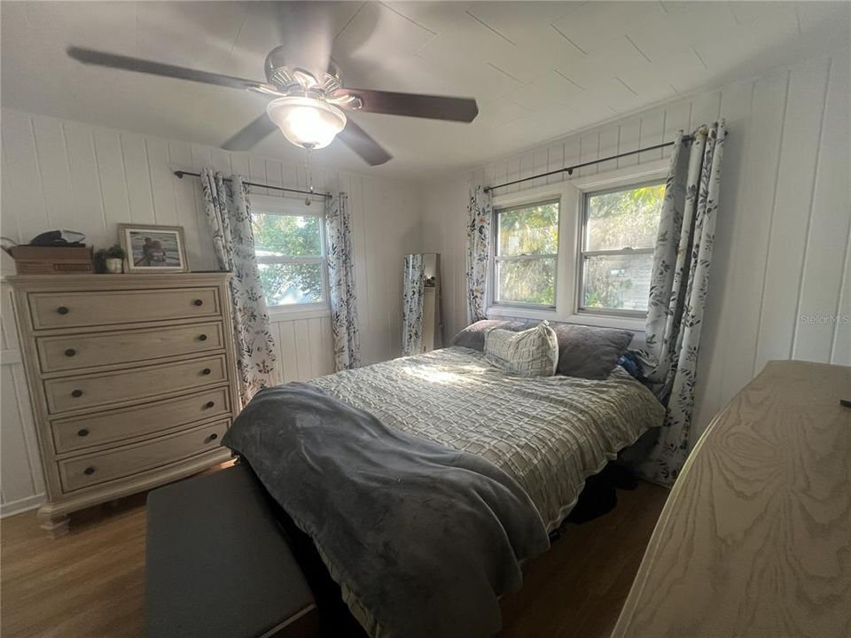 待售: $304,999 (4 贝兹, 1 浴室, 1612 平方英尺)