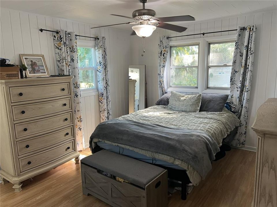 待售: $304,999 (4 贝兹, 1 浴室, 1612 平方英尺)