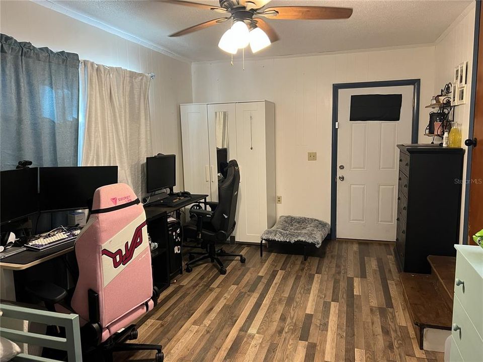 待售: $304,999 (4 贝兹, 1 浴室, 1612 平方英尺)